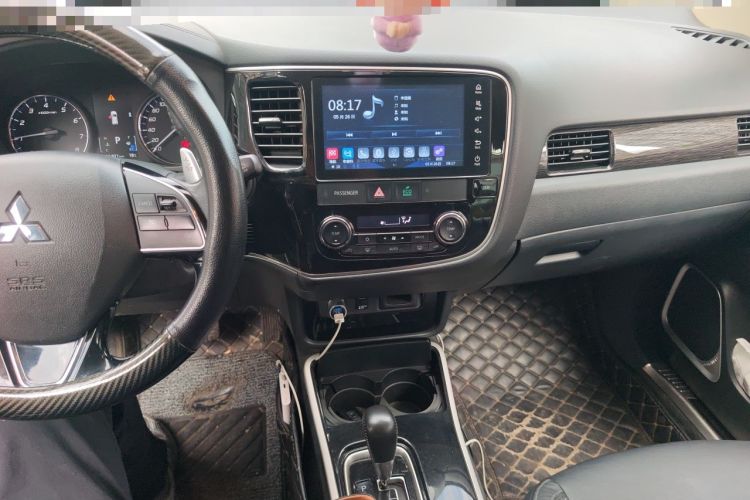 Used Mitsubishi Outlander 2019 2.4L Two-Wheel Drive ZhiXing Version 5 Seats China V Emission Standard Audio And AC Panel