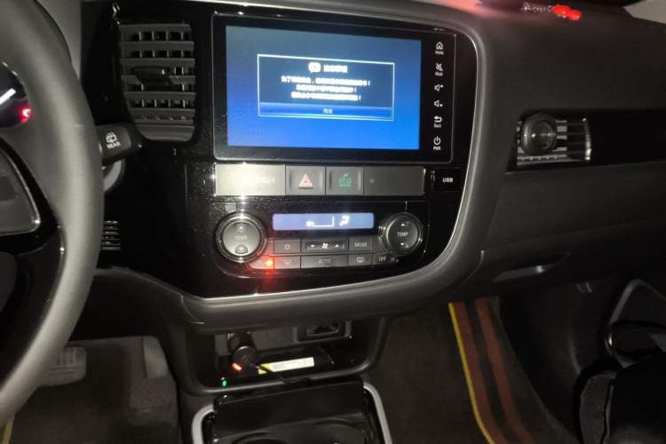 Used Mitsubishi Outlander 2019 2.0L Two-Wheel Drive Comfort Edition 5 Seats China VI Standard Audio And AC Panel
