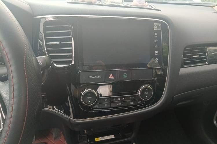 Used Mitsubishi Outlander 2019 2.0L Two-Wheel Drive Comfort Edition 5 Seats China V Standard Audio And AC Panel