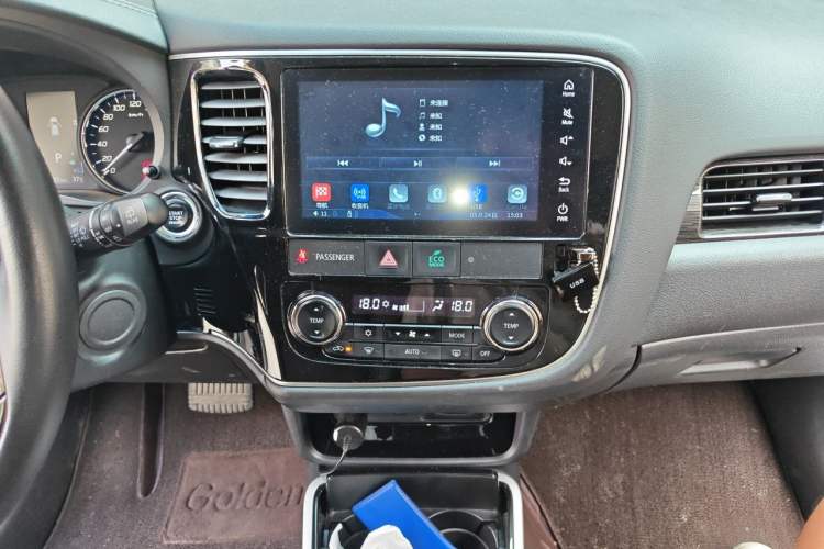 Used Mitsubishi Outlander 2019 2.0L Two-Wheel Drive Comfort Edition 5 Seats China VI Standard Audio And AC Panel