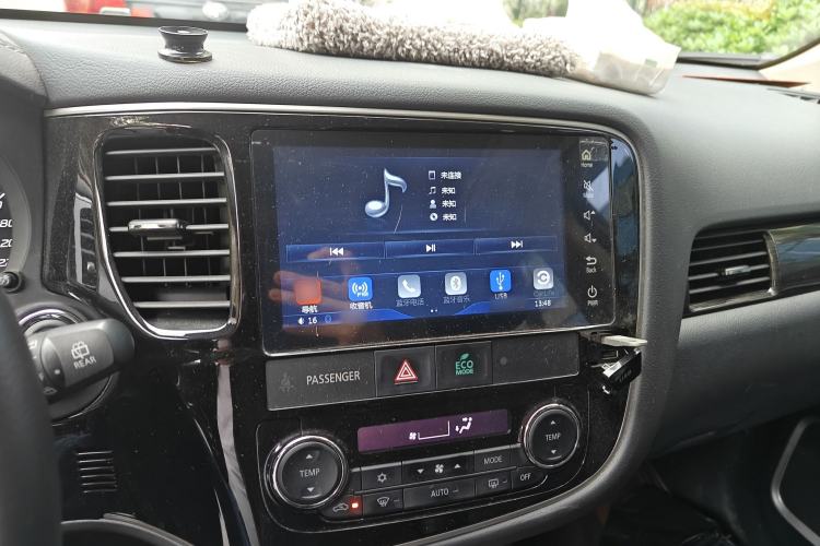 Used Mitsubishi Outlander 2019 2.4L Two-Wheel Drive ZhiXing Version 5 Seats China V Emission Standard Audio And AC Panel