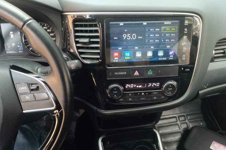 Used Mitsubishi Outlander 2019 2.0L Two-Wheel Drive Comfort Edition 5 Seats China VI Standard Audio And AC Panel