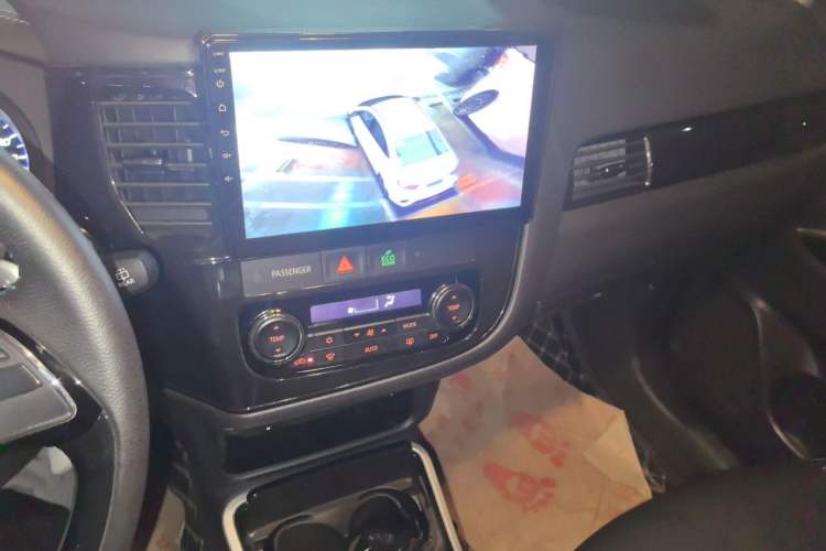 Used Mitsubishi Outlander 2019 2.4L 4x4 Zhi Xiang Edition 5 Seats China VI Standard Audio And AC Panel