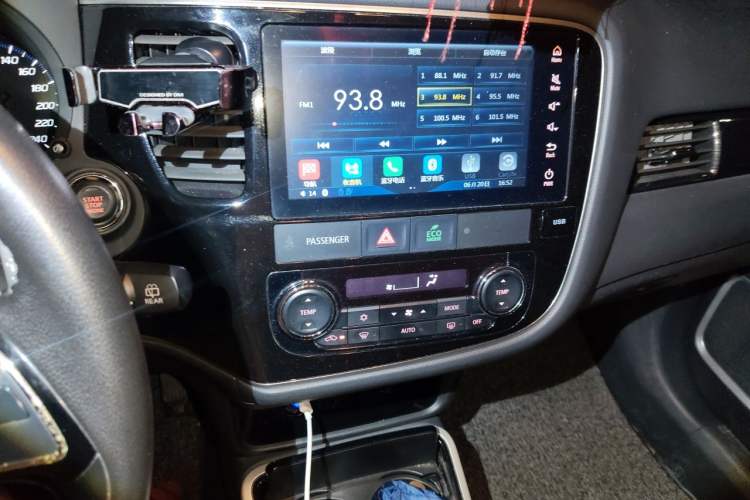 Used Mitsubishi Outlander 2019 2.4L 4x4 Zhi Xiang Edition 5 Seats China V Emission Standard Audio And AC Panel