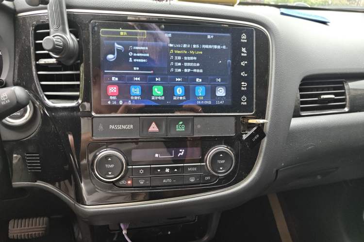 Used Mitsubishi Outlander 2019 2.0L Two-Wheel Drive Comfort Edition 5 Seats China V Standard Audio And AC Panel