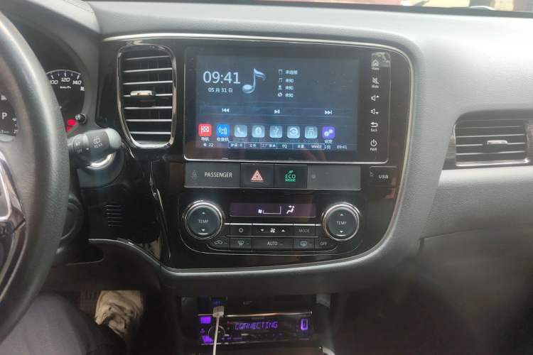 Used Mitsubishi Outlander 2019 2.4L 4x4 Zhi Xiang Edition 7 Seats China VI Standard Audio And AC Panel