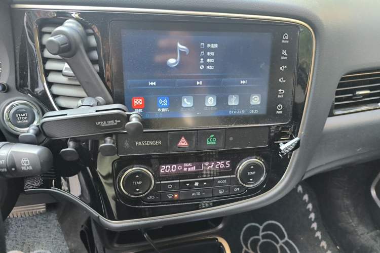 Used Mitsubishi Outlander 2019 2.4L 4x4 Zhi Xiang Edition 7 Seats China VI Standard Audio And AC Panel
