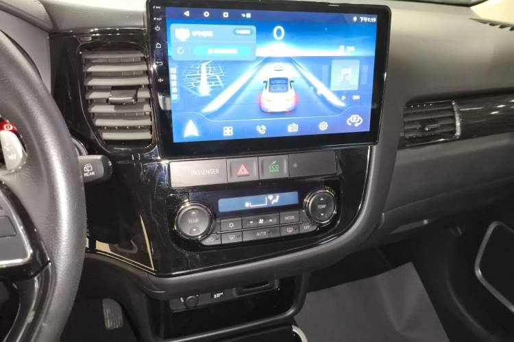 Used Mitsubishi Outlander 2019 2.4L 4x4 Zhi Xiang Edition 5 Seats China VI Standard Audio And AC Panel