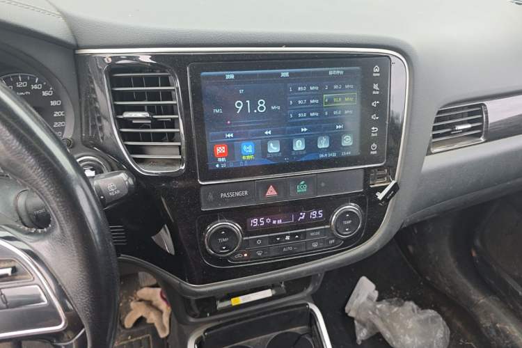 Used Mitsubishi Outlander 2019 2.0L Two-Wheel Drive Comfort Edition 5 Seats China VI Standard Audio And AC Panel