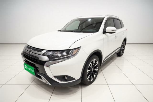 Used Mitsubishi Outlander 2019 2.4L 4x4 Zhi Xiang Edition 7 Seats China VI Standard