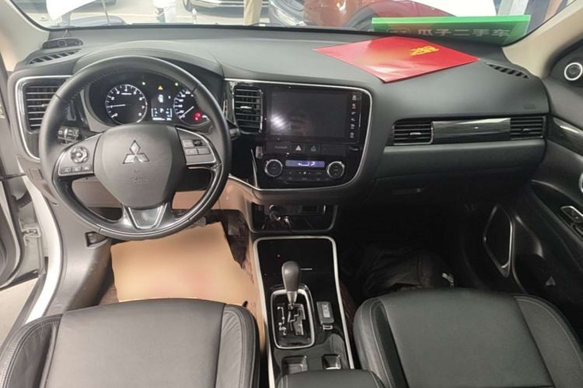 Used Mitsubishi Outlander 2019 2.0L Two-Wheel Drive Comfort Edition 5 Seats China VI Standard Center Console