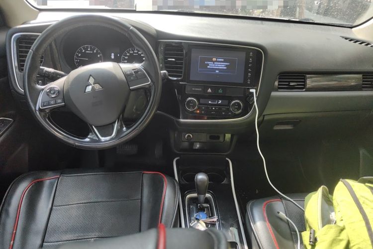 Used Mitsubishi Outlander 2019 2.0L Two-Wheel Drive Comfort Edition 5 Seats China V Standard Center Console