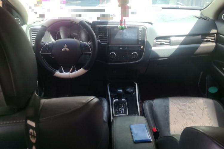 Used Mitsubishi Outlander 2019 2.0L Two-Wheel Drive Comfort Edition 5 Seats China V Standard Center Console
