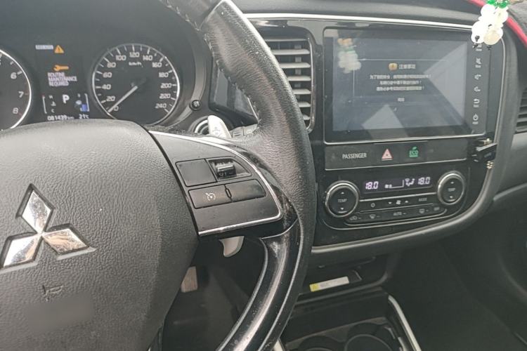 Used Mitsubishi Outlander 2019 2.4L 4x4 Zhi Xiang Edition 5 Seats China VI Standard Center Console