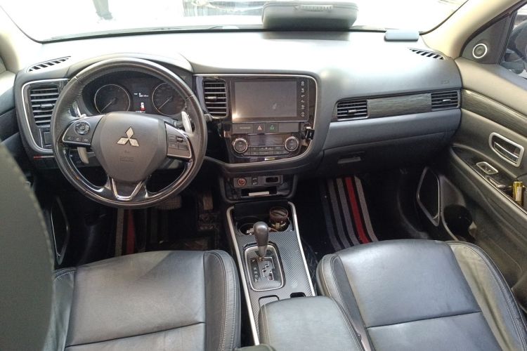 Used Mitsubishi Outlander 2019 2.4L 4x4 Zhi Xiang Edition 5 Seats China V Emission Standard Center Console