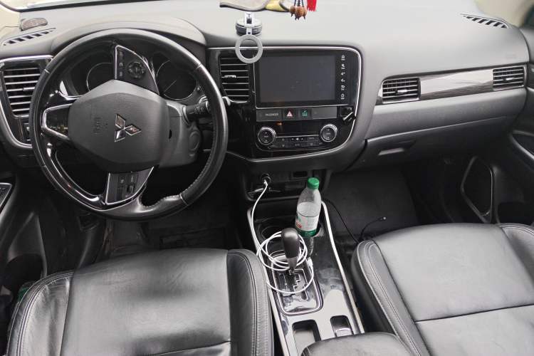 Used Mitsubishi Outlander 2019 2.0L Two-Wheel Drive Comfort Edition 5 Seats China V Standard Center Console