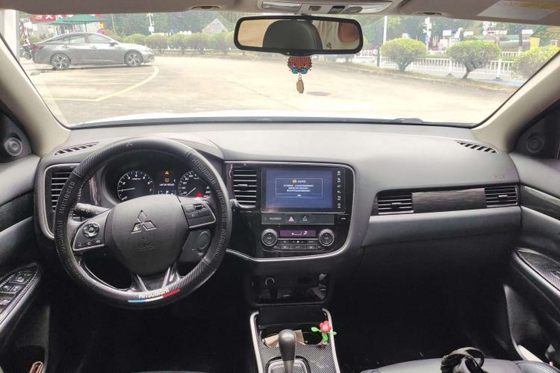 Used Mitsubishi Outlander 2019 2.0L Two-Wheel Drive Comfort Edition 5 Seats China VI Standard Center Console