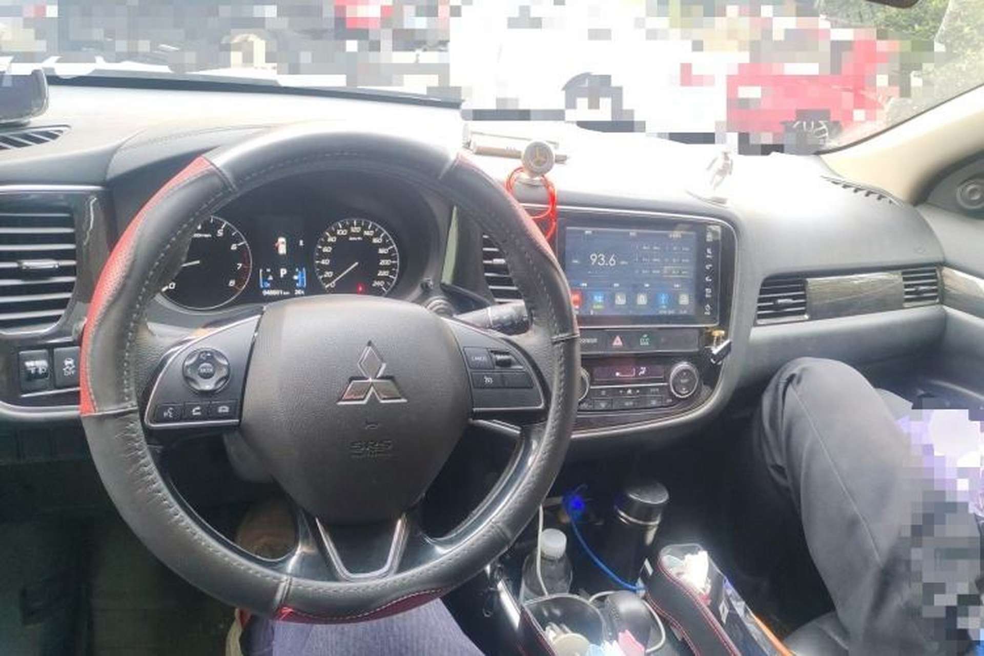 Used Mitsubishi Outlander 2019 2.0L Two-Wheel Drive Comfort Edition 7-Seater China VI Standard Center Console