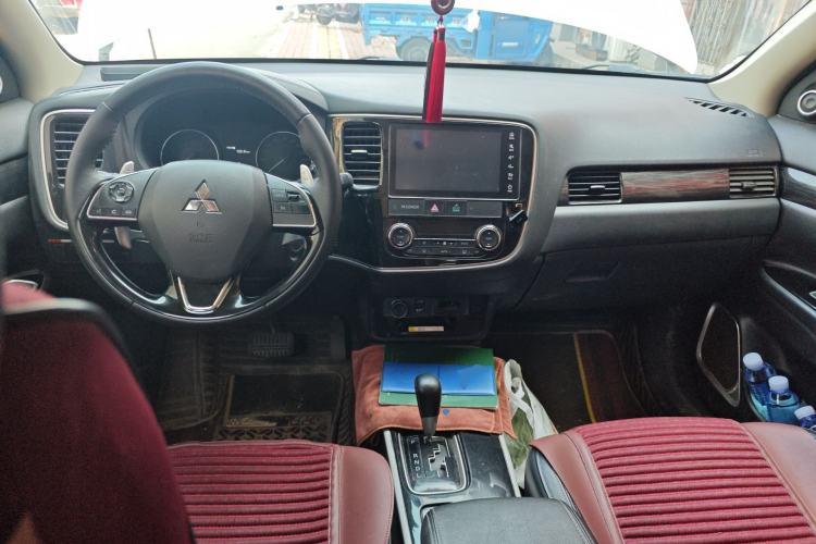 Used Mitsubishi Outlander 2019 2.4L 4x4 Zhi Xiang Edition 5 Seats China VI Standard Center Console