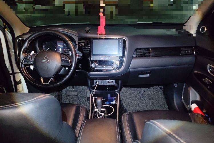 Used Mitsubishi Outlander 2019 2.4L 4x4 Zhi Xiang Edition 5 Seats China V Emission Standard Center Console