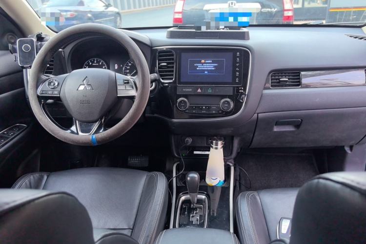 Used Mitsubishi Outlander 2019 2.0L Two-Wheel Drive Comfort Edition 5 Seats China V Standard Center Console
