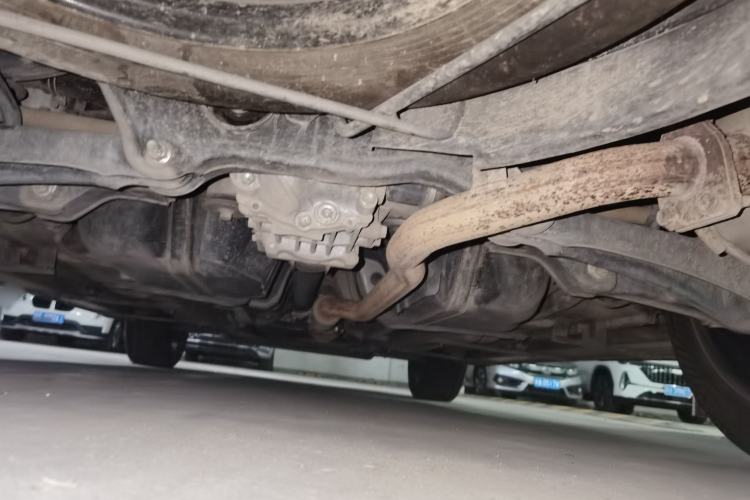 Used Mitsubishi Outlander 2019 2.4L 4x4 Zhi Xiang Edition 5 Seats China V Emission Standard Chassis Rear