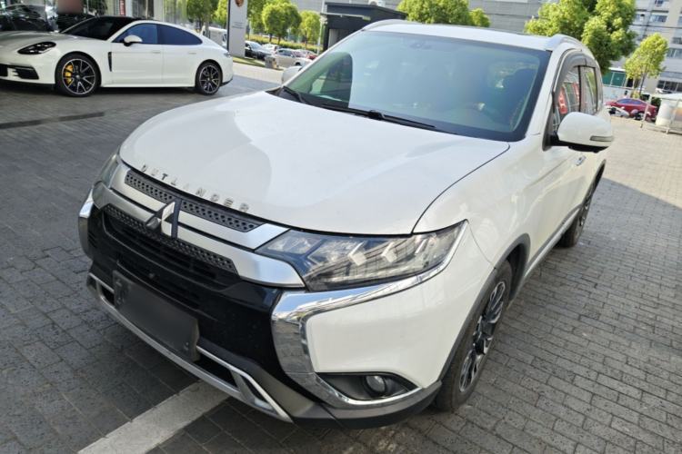 Used Mitsubishi Outlander 2019 2.4L 4x4 Zhi Xiang Edition 5 Seats China V Emission Standard Guazi used car, China used car export, Used car for sale, Used cars, Cheapest cars for sale