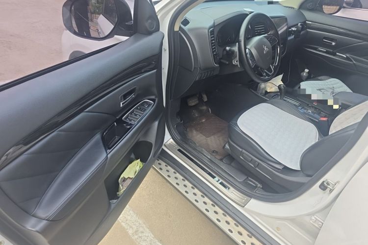 Used Mitsubishi Outlander 2019 2.4L 4x4 Zhi Xiang Edition 7 Seats China VI Standard Driver Seat