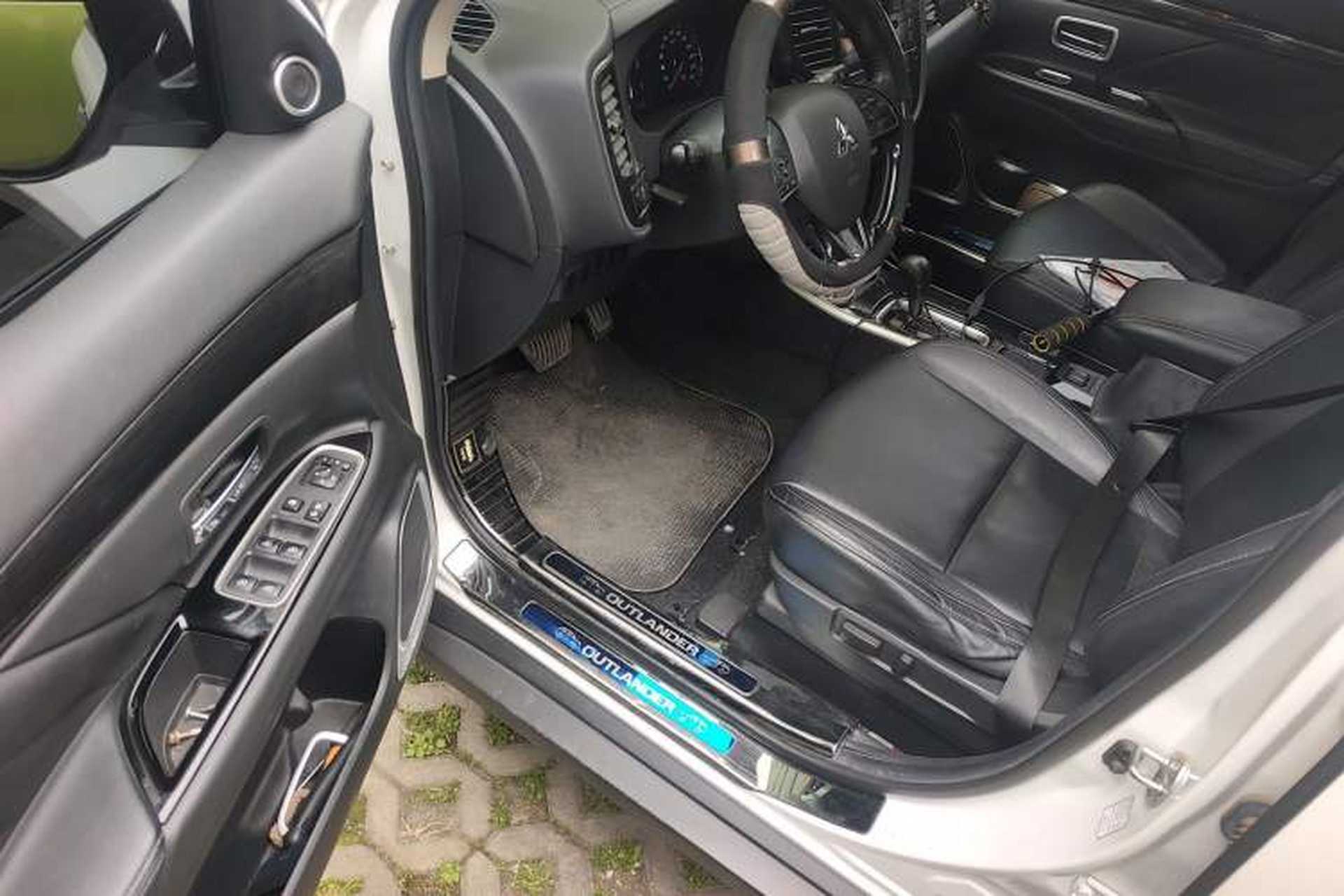 Used Mitsubishi Outlander 2019 2.0L Two-Wheel Drive Comfort Edition 7 Seats China V Emission Standard Driver Seat