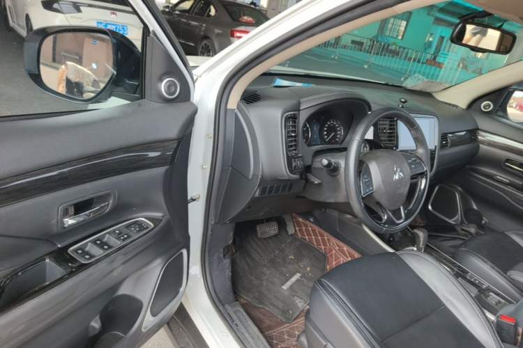 Used Mitsubishi Outlander 2019 2.0L Two-Wheel Drive Comfort Edition 5 Seats China VI Standard Driver Seat