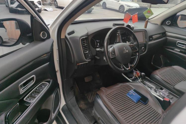 Used Mitsubishi Outlander 2019 2.4L 4x4 Zhi Xiang Edition 5 Seats China VI Standard Driver Seat