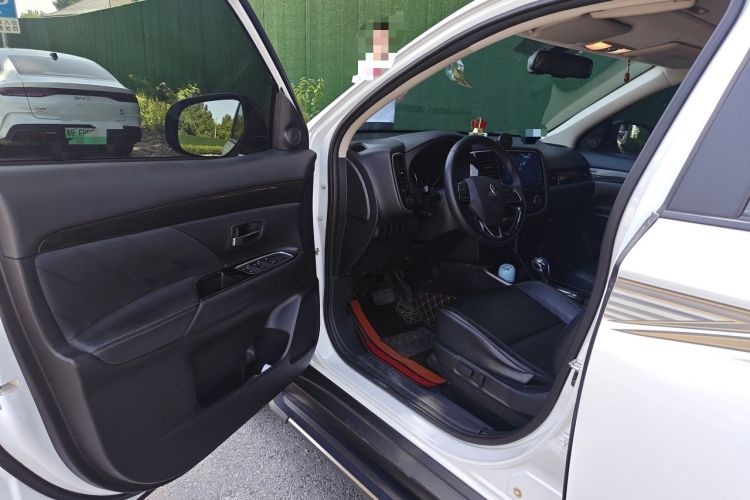 Used Mitsubishi Outlander 2019 2.0L Two-Wheel Drive Comfort Edition 5 Seats China VI Standard Driver Seat