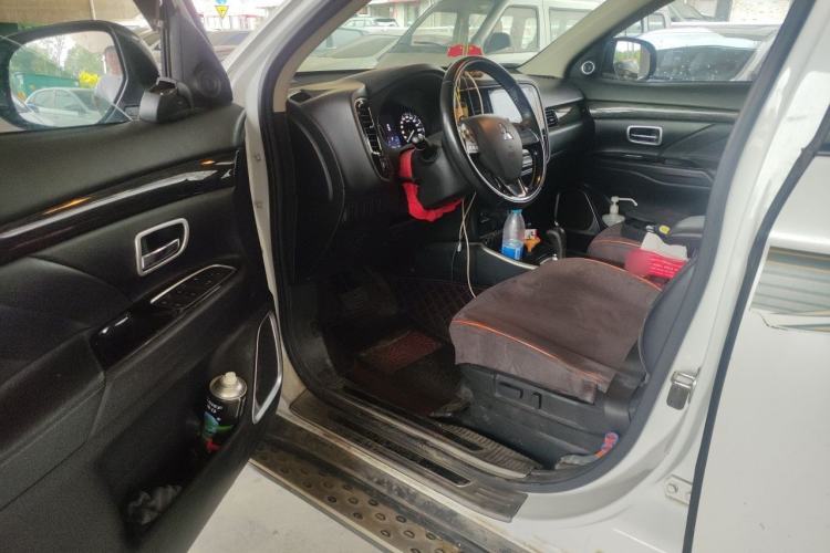 Used Mitsubishi Outlander 2019 2.0L Two-Wheel Drive Comfort Edition 5 Seats China VI Standard Driver Seat
