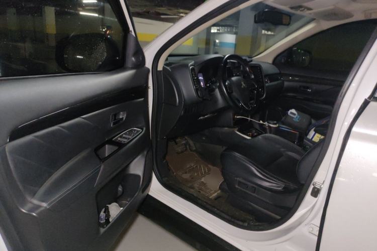 Used Mitsubishi Outlander 2019 2.0L Two-Wheel Drive Comfort Edition 5 Seats China V Standard Driver Seat