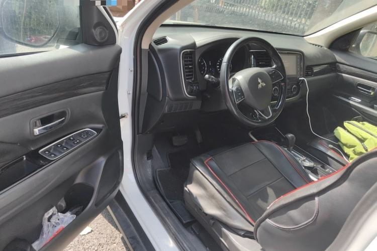 Used Mitsubishi Outlander 2019 2.0L Two-Wheel Drive Comfort Edition 5 Seats China V Standard Driver Seat