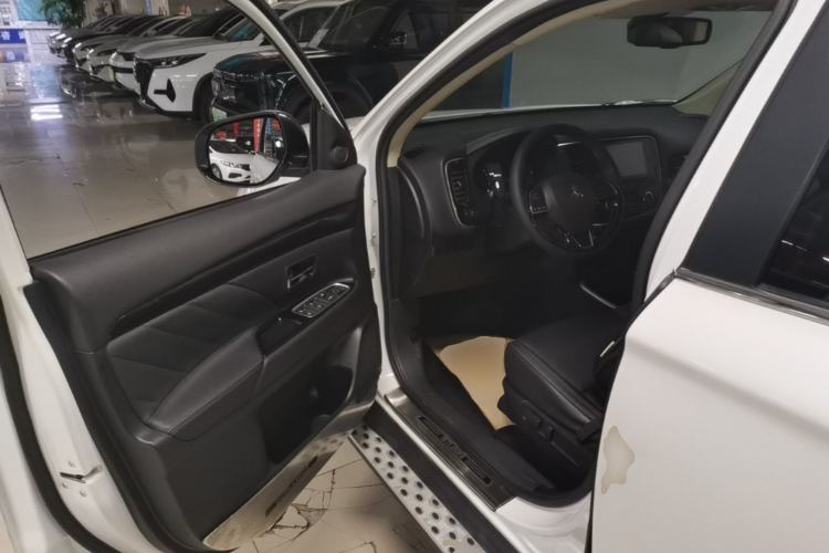 Used Mitsubishi Outlander 2019 2.0L Two-Wheel Drive Comfort Edition 5 Seats China VI Standard Driver Seat