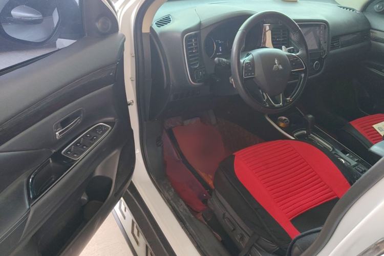 Used Mitsubishi Outlander 2019 2.4L 4x4 Zhi Xiang Edition 7 Seats China V Emission Standard Driver Seat