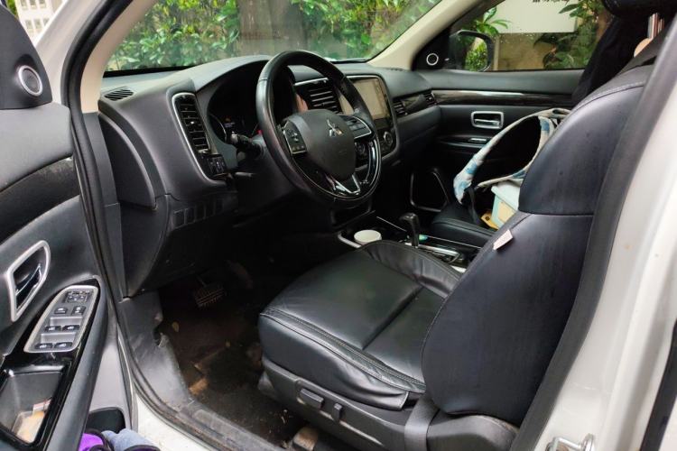 Used Mitsubishi Outlander 2019 2.0L Two-Wheel Drive Comfort Edition 5 Seats China V Standard Driver Seat