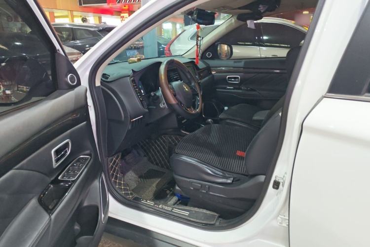 Used Mitsubishi Outlander 2019 2.4L 4x4 Zhi Xiang Edition 7 Seats China VI Standard Driver Seat
