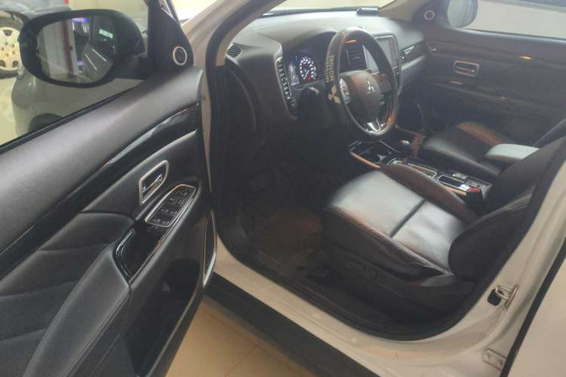 Used Mitsubishi Outlander 2019 2.0L Two-Wheel Drive Comfort Edition 5 Seats China V Standard Driver Seat
