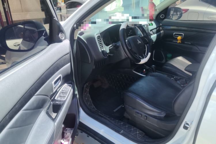 Used Mitsubishi Outlander 2019 2.0L Two-Wheel Drive Comfort Edition 5 Seats China V Standard Driver Seat