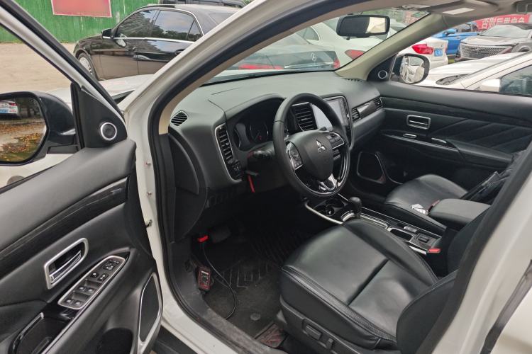 Used Mitsubishi Outlander 2019 2.0L Two-Wheel Drive Comfort Edition 5 Seats China VI Standard Driver Seat