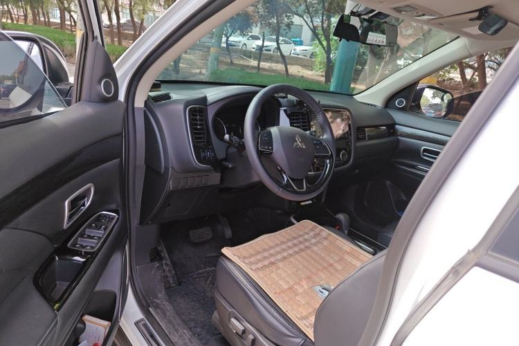 Used Mitsubishi Outlander 2019 2.0L Two-Wheel Drive Comfort Edition 5 Seats China VI Standard Driver Seat