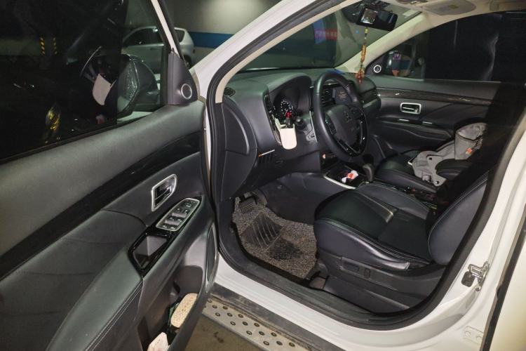 Used Mitsubishi Outlander 2019 2.4L 4x4 Zhi Xiang Edition 7 Seats China V Emission Standard Driver Seat