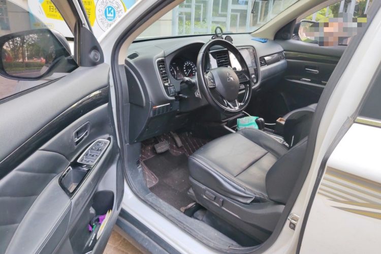 Used Mitsubishi Outlander 2019 2.4L 4x4 Zhi Xiang Edition 7 Seats China VI Standard Driver Seat
