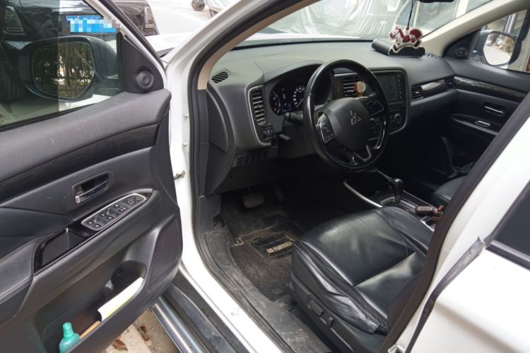 Used Mitsubishi Outlander 2019 2.0L Two-Wheel Drive Comfort Edition 5 Seats China V Standard Driver Seat
