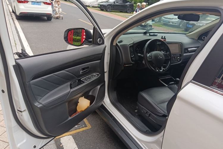 Used Mitsubishi Outlander 2019 2.4L 4x4 Zhi Xiang Edition 7 Seats China VI Standard Driver Seat
