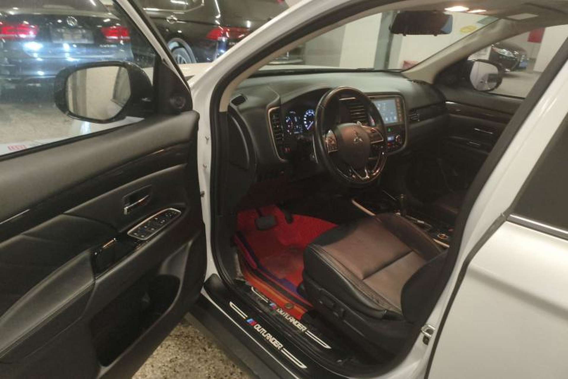 Used Mitsubishi Outlander 2019 2.4L 4x4 Zhi Xiang Edition 7 Seats China VI Standard Driver Seat