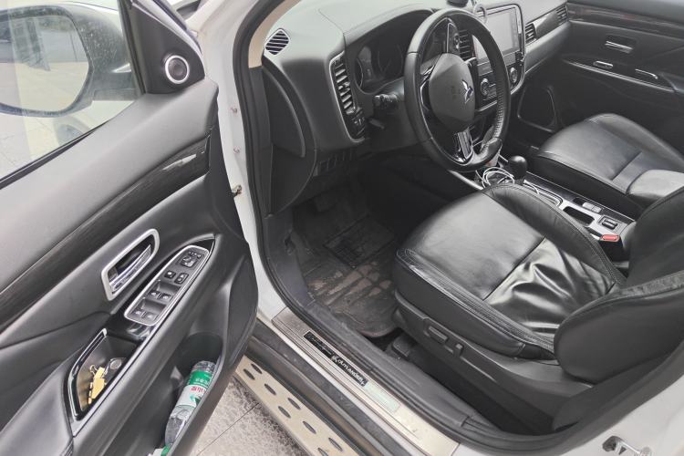 Used Mitsubishi Outlander 2019 2.0L Two-Wheel Drive Comfort Edition 5 Seats China V Standard Driver Seat