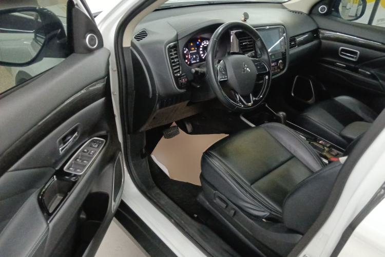 Used Mitsubishi Outlander 2019 2.0L Two-Wheel Drive Comfort Edition 5 Seats China VI Standard Driver Seat